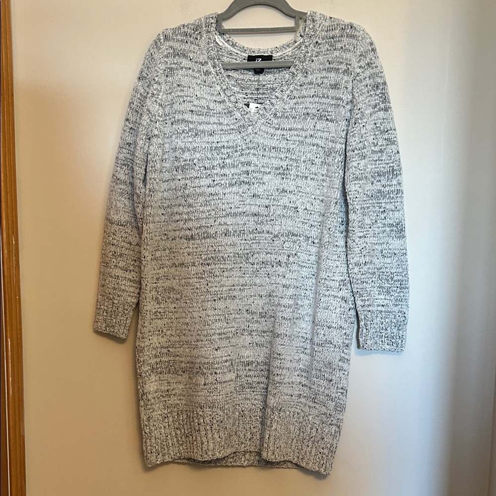 I Z Byyer grey knit sweater grey shades Vneck ribbed cuffs/tail size L new/tags